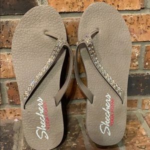 Sketchers Yoga Foam Flip Flops